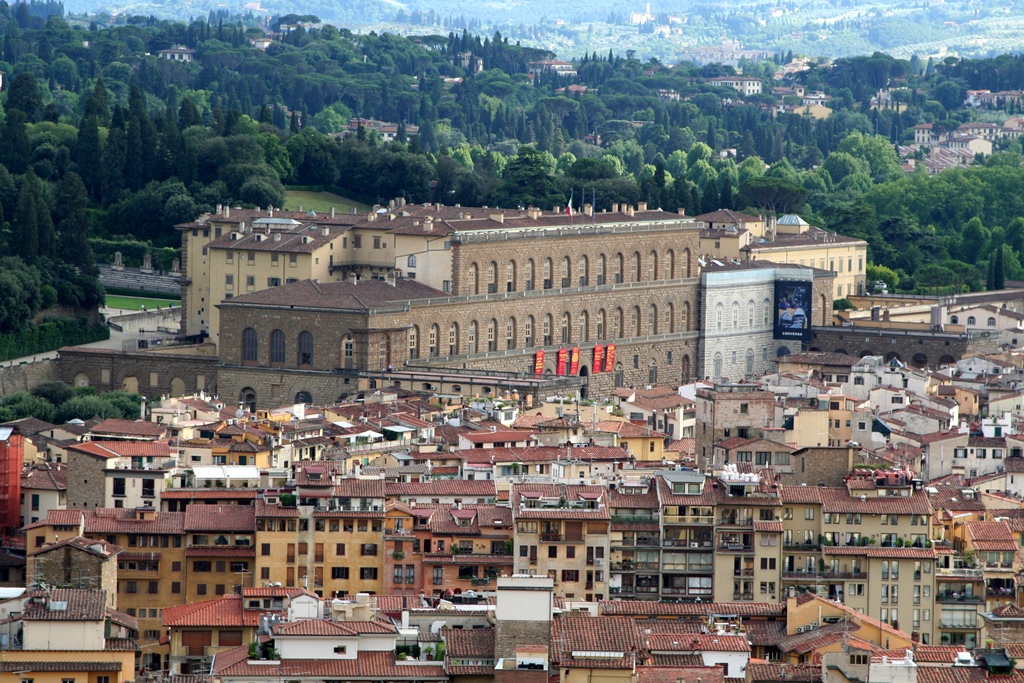 Pitti Palace, Across River