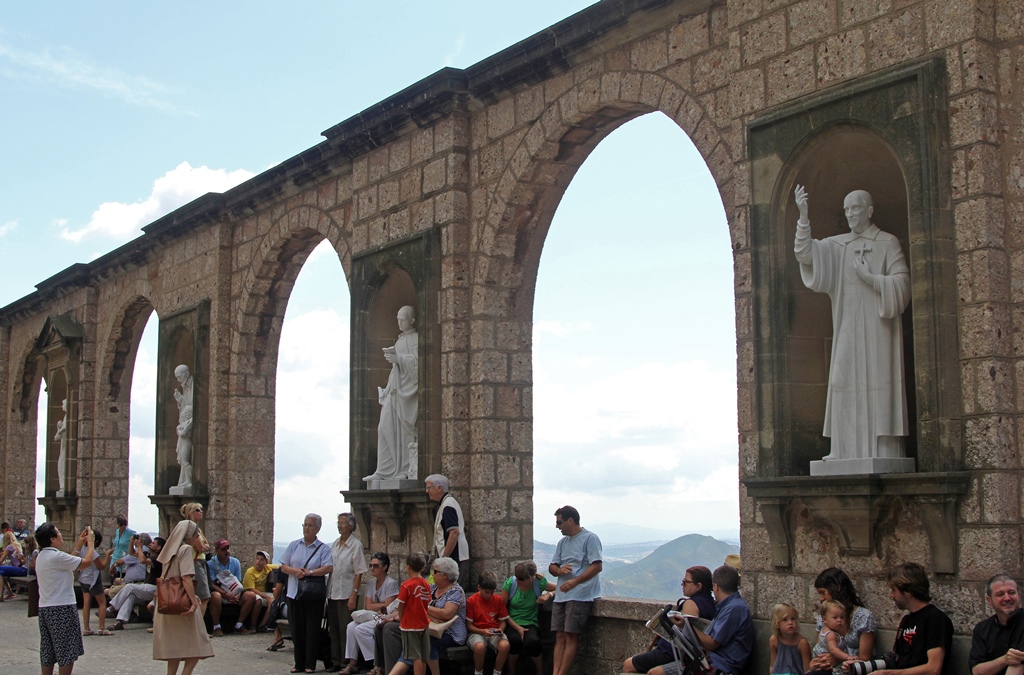 Arches and Statues