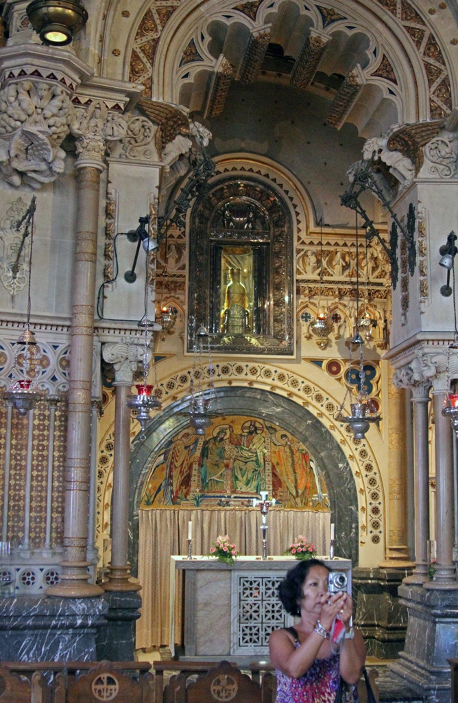 Nella and Altar
