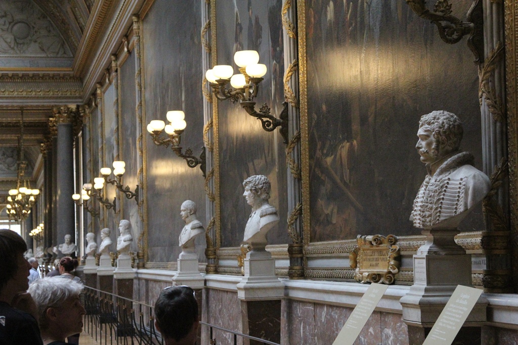 Busts, Hall of Battles