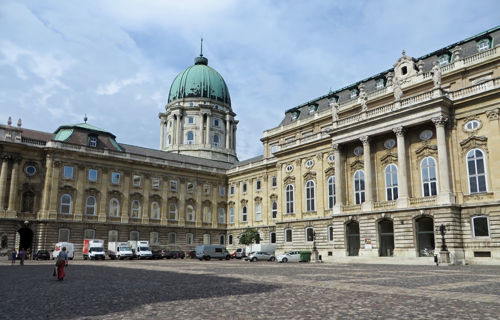 Lions' Courtyard