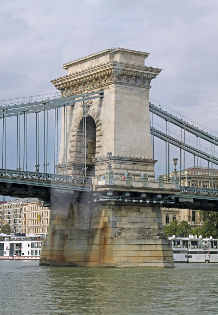 Approaching Chain Bridge