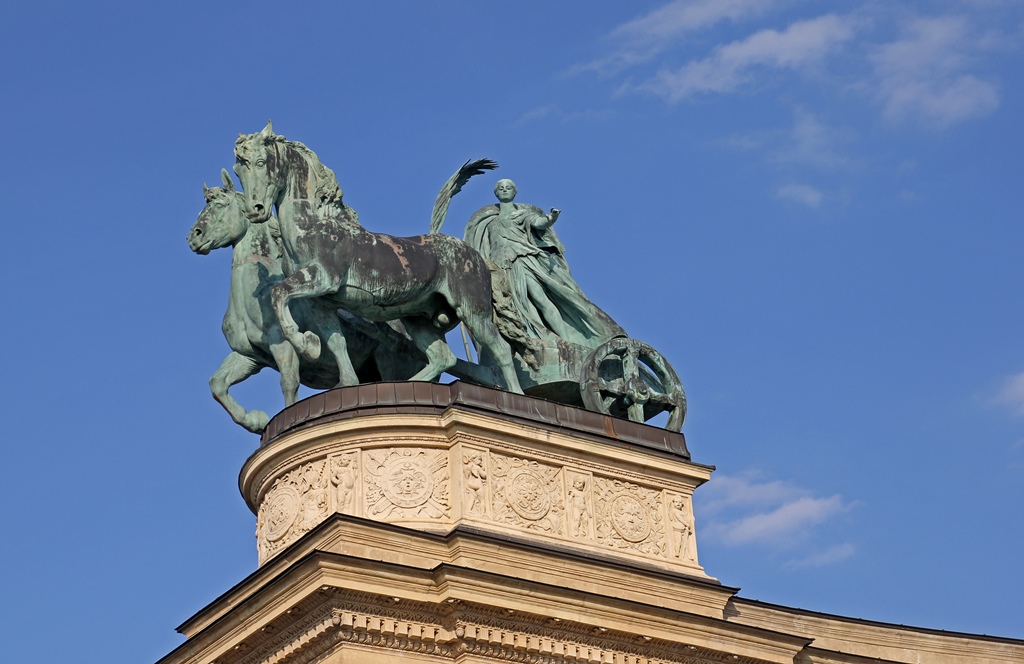 Peace Statue in Chariot