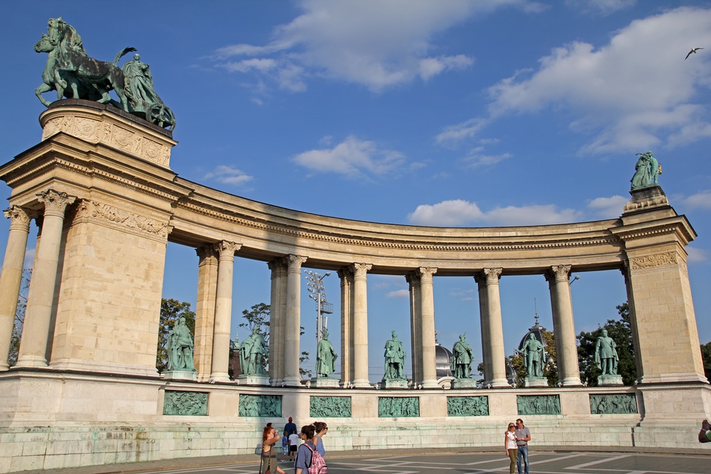 Right-Hand Colonnade