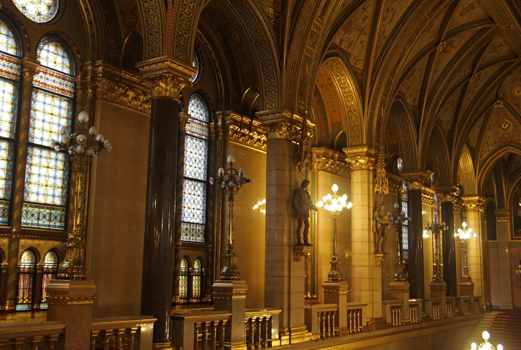 Upper Level, Entrance Hall