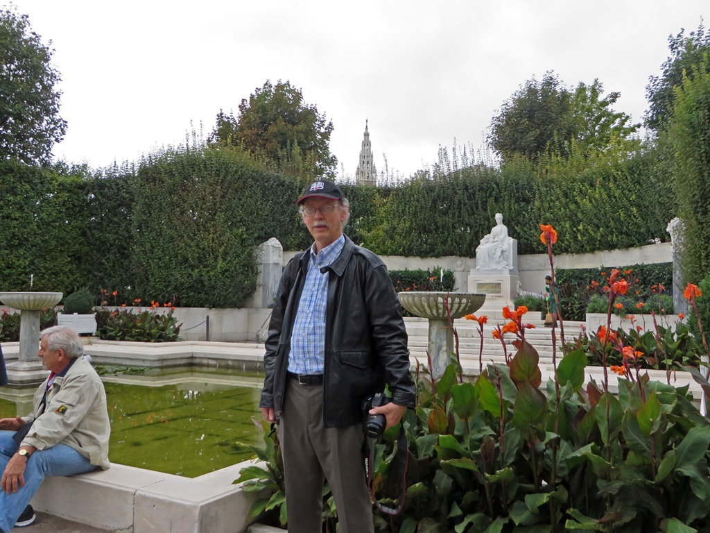 Bob and Empress Elisabeth Monument