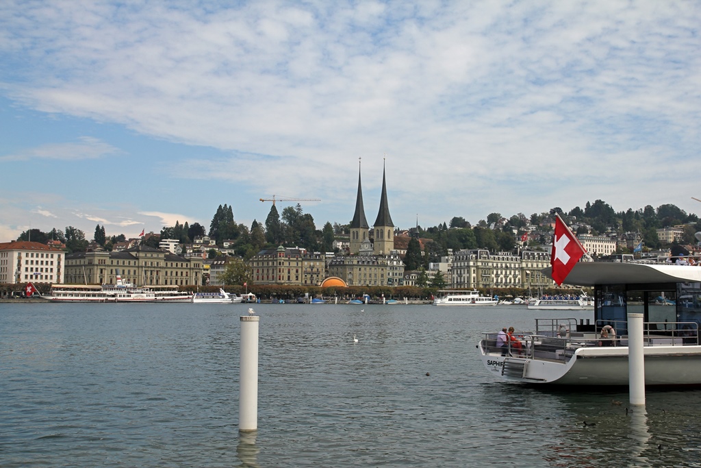 Hofkirche St. Leodegar and National Hotel