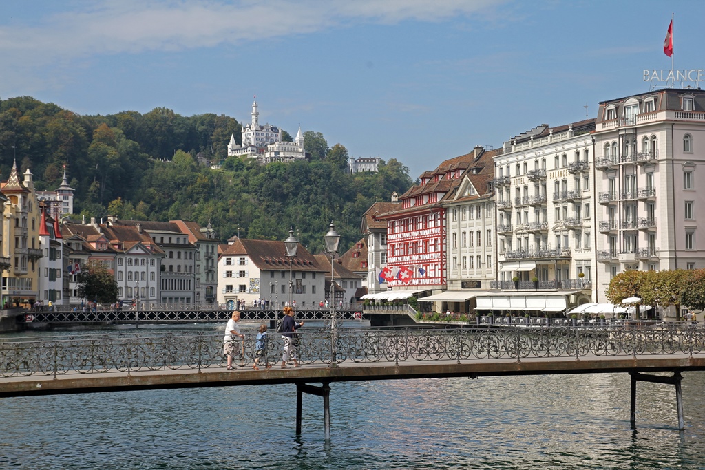 Hotels, Footbridges and River Reuss