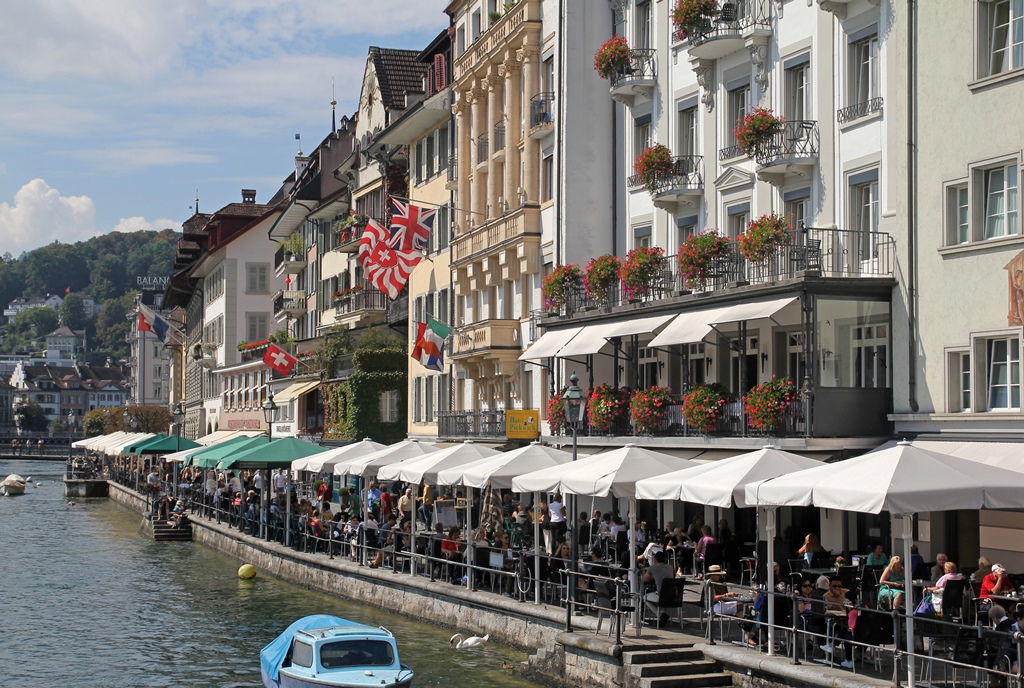 Restaurants Near Kapellbrücke