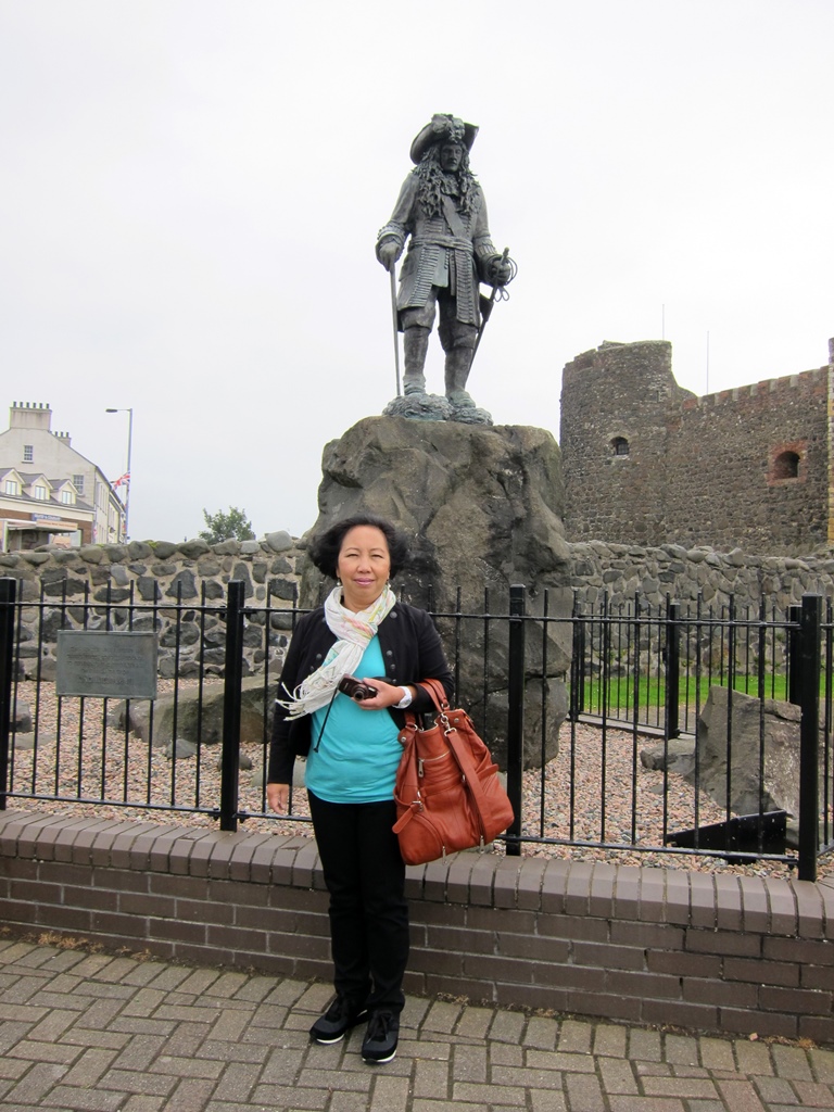 Nella and Statue of William of Orange