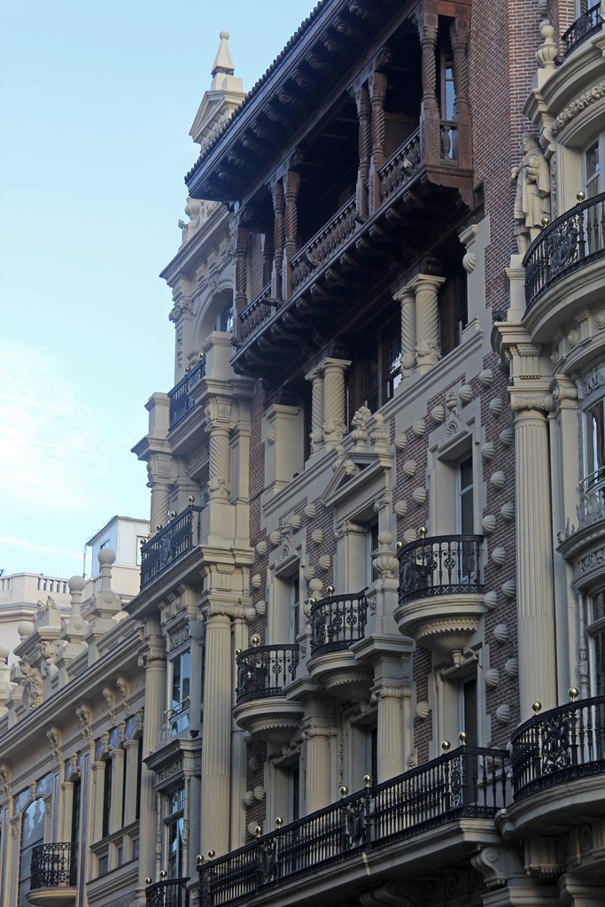 Building on Carrera de San Jerónimo