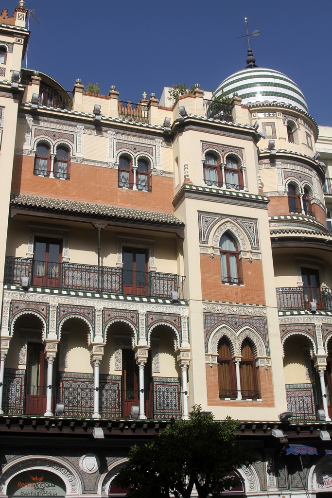 Edificio de La Adriática, Avenida de la Constitución