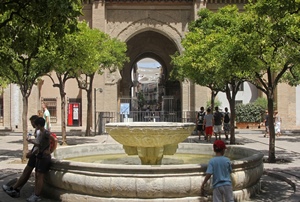 Central Fountain, Puerta del Perdn