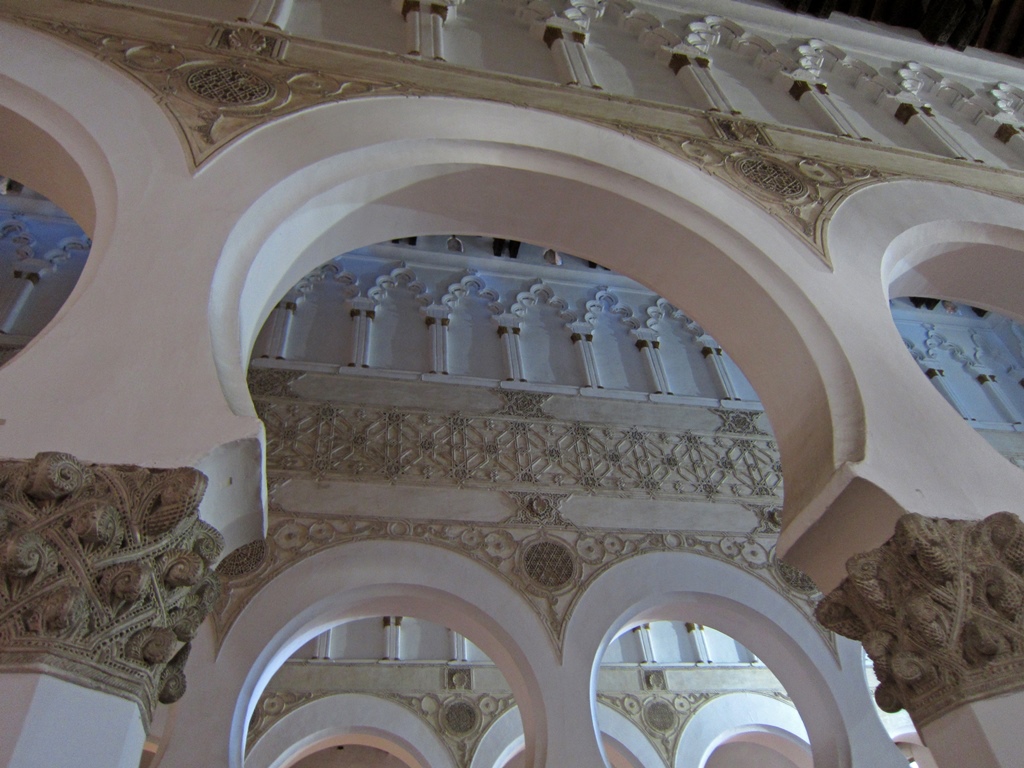 Horseshoe Arch with Decorations