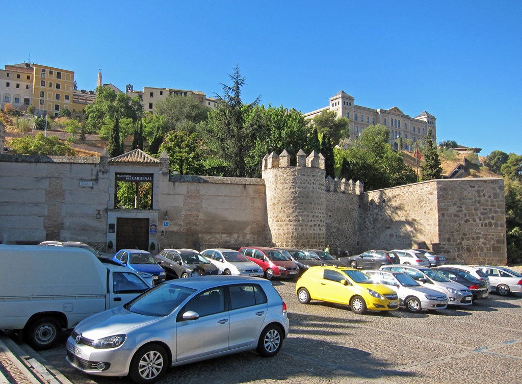 Hacienda del Cardenal with Wall