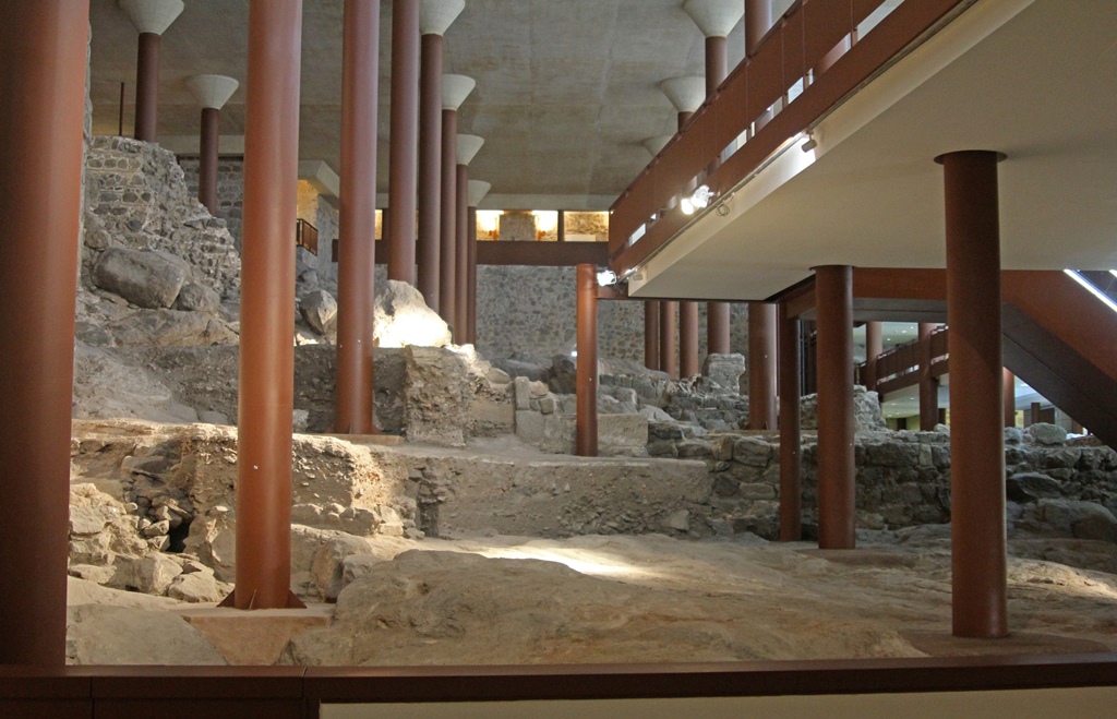 Bronze/Middle Age Ruins, Alcázar Lobby