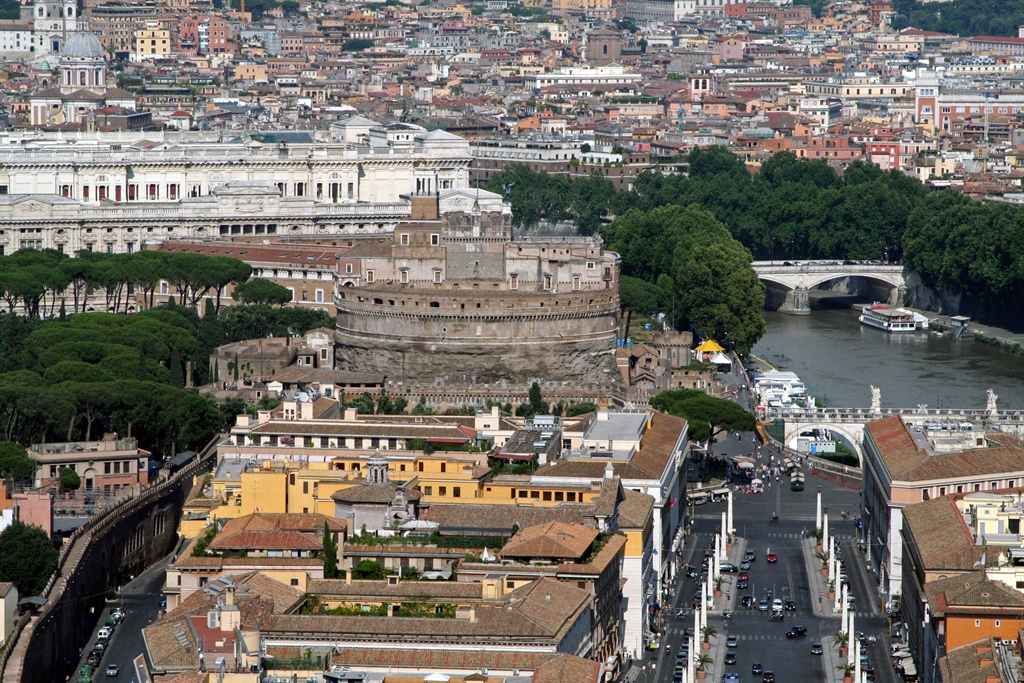 Castel Sant'Angelo and Tiber River