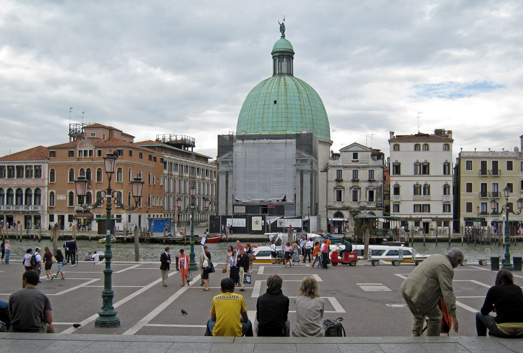 San Simeone Piccolo Church from Station