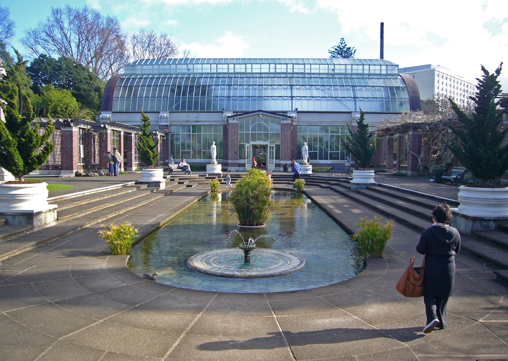 Tropical House and Courtyard