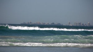 Waves, Broadbeach