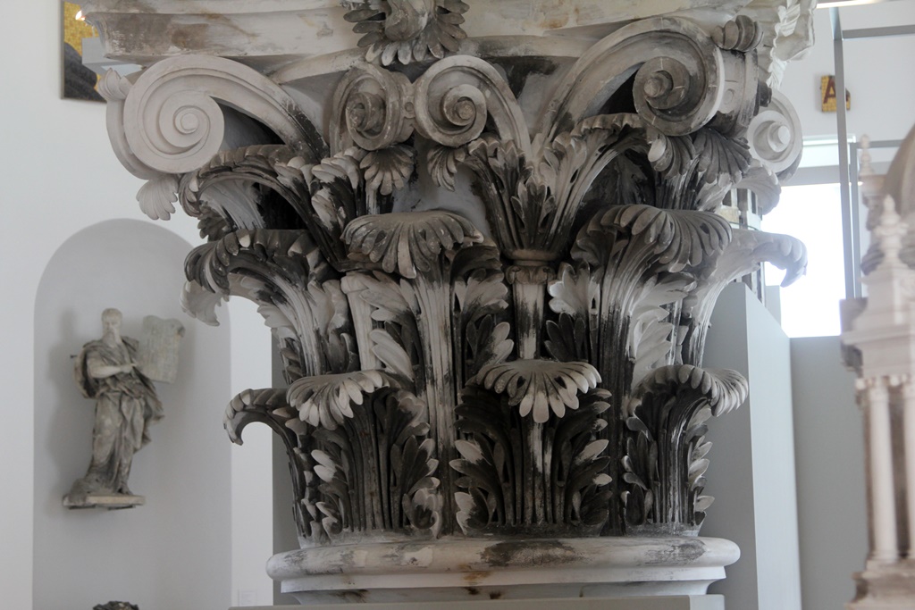 Model of a Capital for Exterior Columns