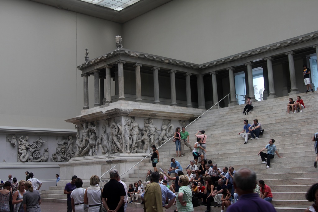 Pergamon Altar, Northern Arm