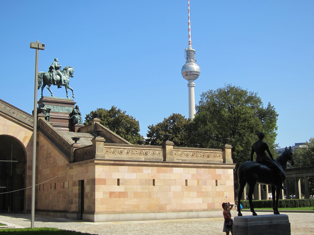 Alte Nationalgalerie and Fernsehturm