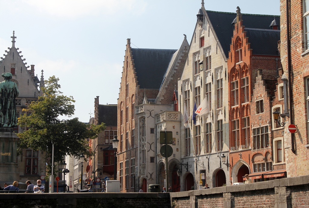 Buildings at End of Spinolarei Canal