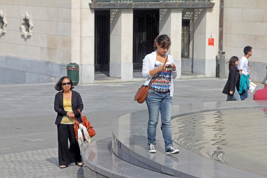 Nella and Connie and Fountain