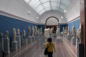 Nella and Hall of Roman Statuary