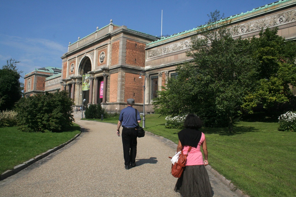 Approaching the Museum