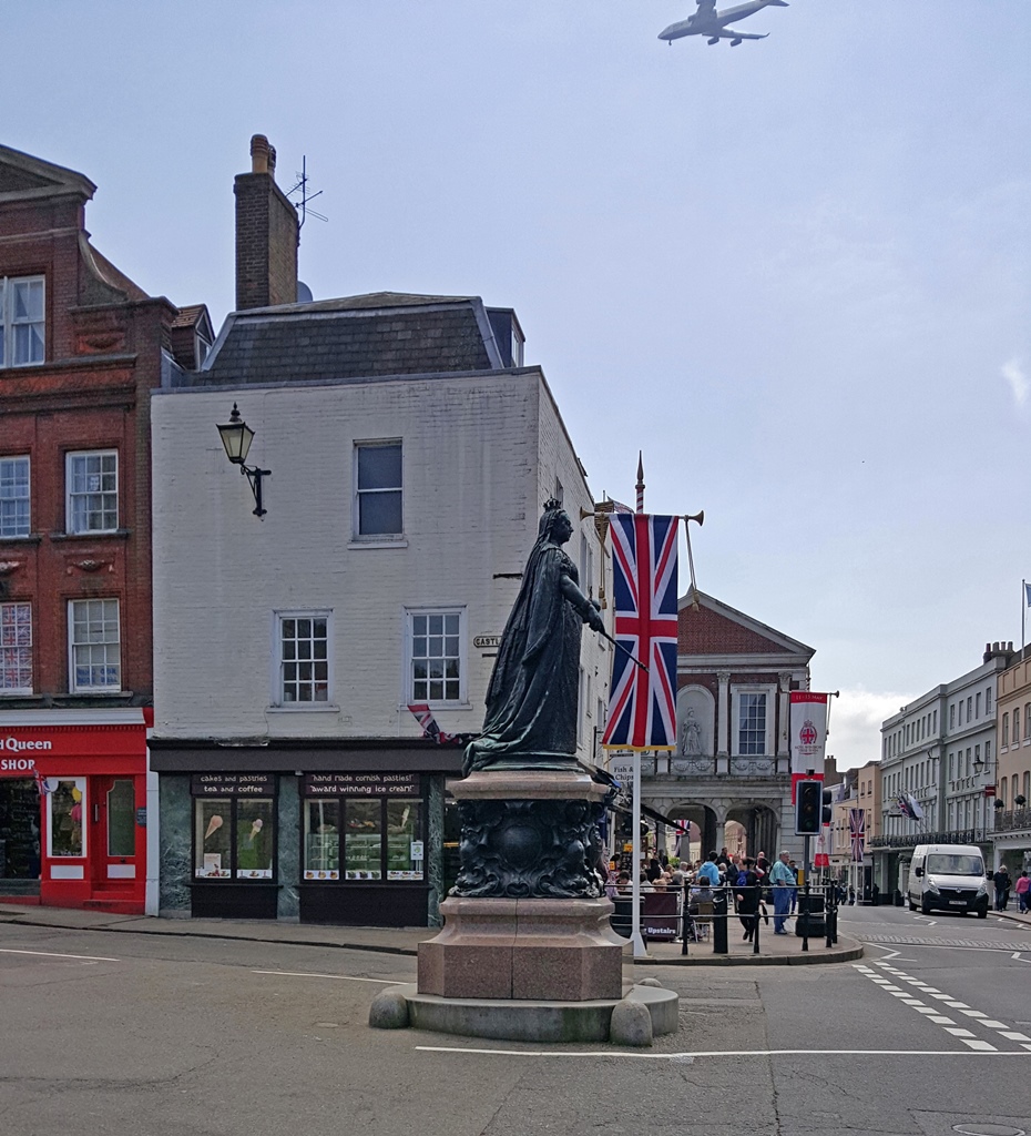 Queen Victoria Statue and Heathrow Airplane