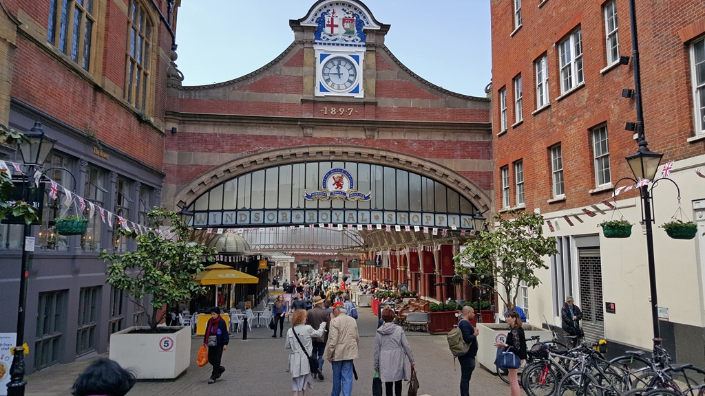 Shopping Area at Central Station