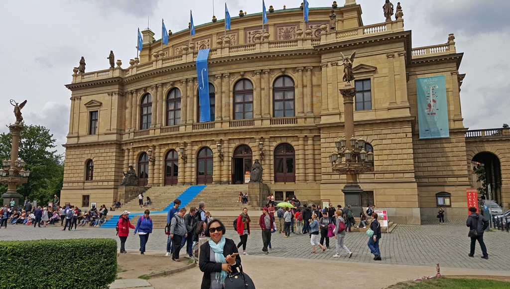 Nella and Rudolfinum